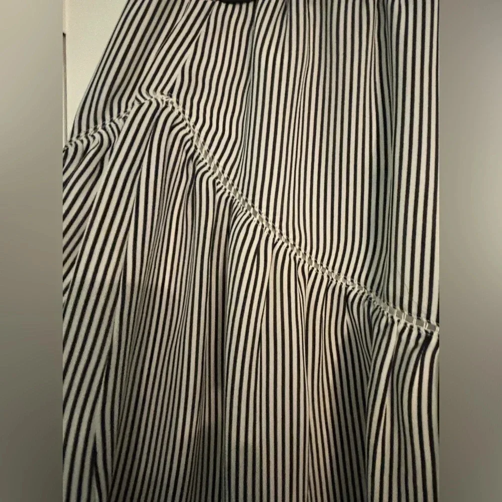 Banana Republic Womens Sz S‎ Black White Pinstripe Skirt Lace Accent No BR label